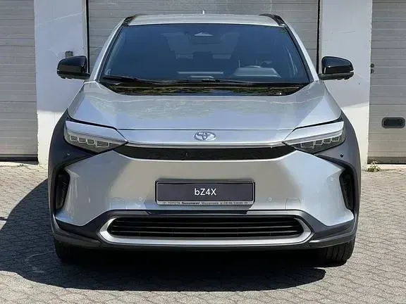 Gebraucht Toyota bZ4X Basis 150 kW (204 PS) 2023 Cosmicsilber metallic SUV