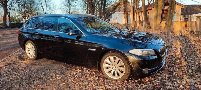 Gebraucht BMW 530 Sport Line 245 PS (180 kW) 2010 Schwarz Kombi