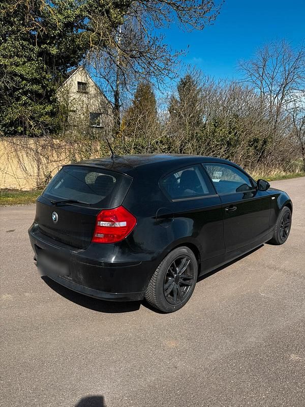 Gebraucht BMW 118 143 PS (105 kW) 2010 Schwarz Kleinwagen