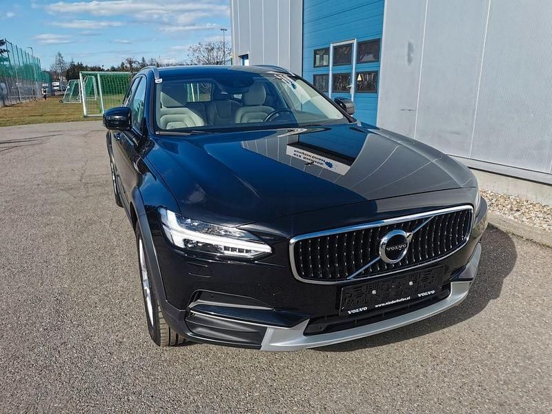 Gebraucht Volvo V90 CC Basis 190 PS (139 kW) 2019 Black solid "stone" / solid Kombi