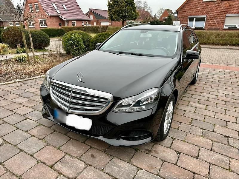 Gebraucht Mercedes E220 170 PS (125 kW) 2015 Schwarz Kombi