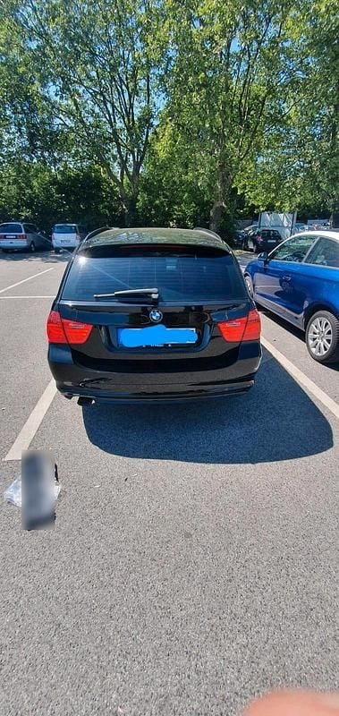 Gebraucht BMW 316 116 PS (85 kW) 2011 Schwarz Kombi