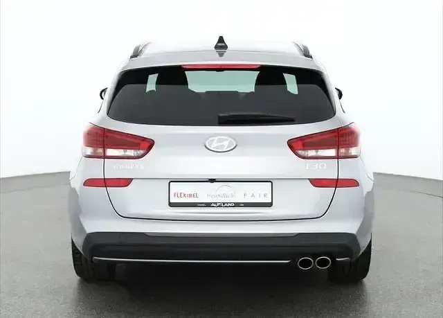 Neu Hyundai i30 N Line 140 PS (102 kW) 2025 Shimmeringsilvermet. Kombi