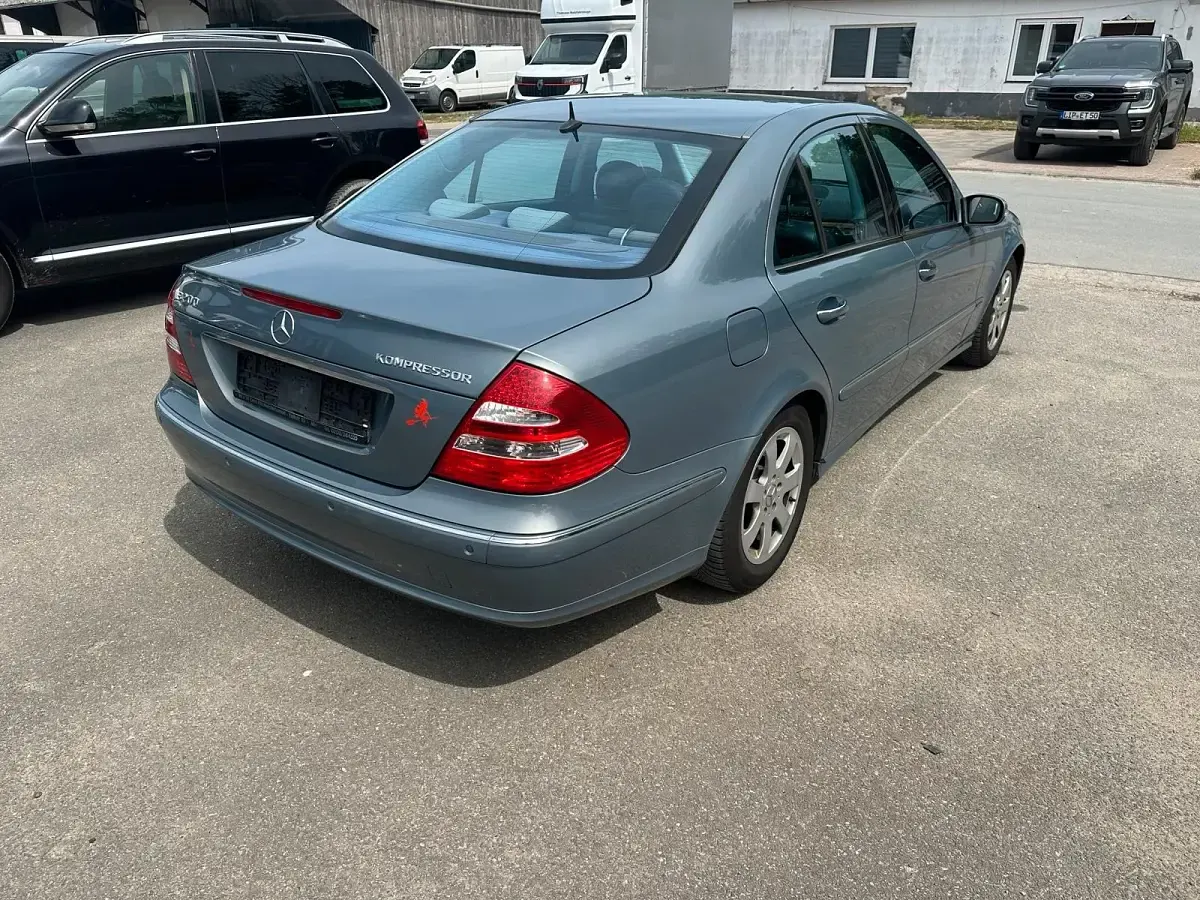 Gebraucht Mercedes E200 163 PS (119 kW) 2004 Grau Limousine