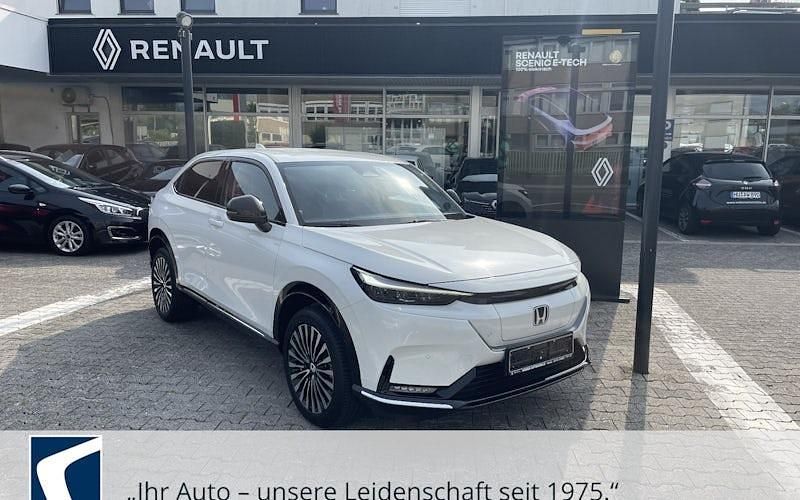 Platinum white p (weiß) Gebraucht 2024 Honda e:Ny1 Advance SUV | 28.970 € (Superpreis) - Bild 1/4