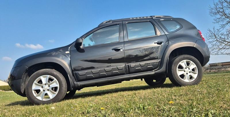 Second-hand Dacia Duster 105 CP (77 kW) 2014 Negru SUV