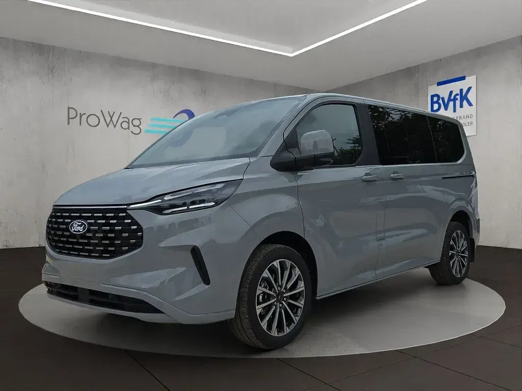 Neu Ford Tourneo Titanium X 170 PS (125 kW) 2026 Grau Van / Kleinbus