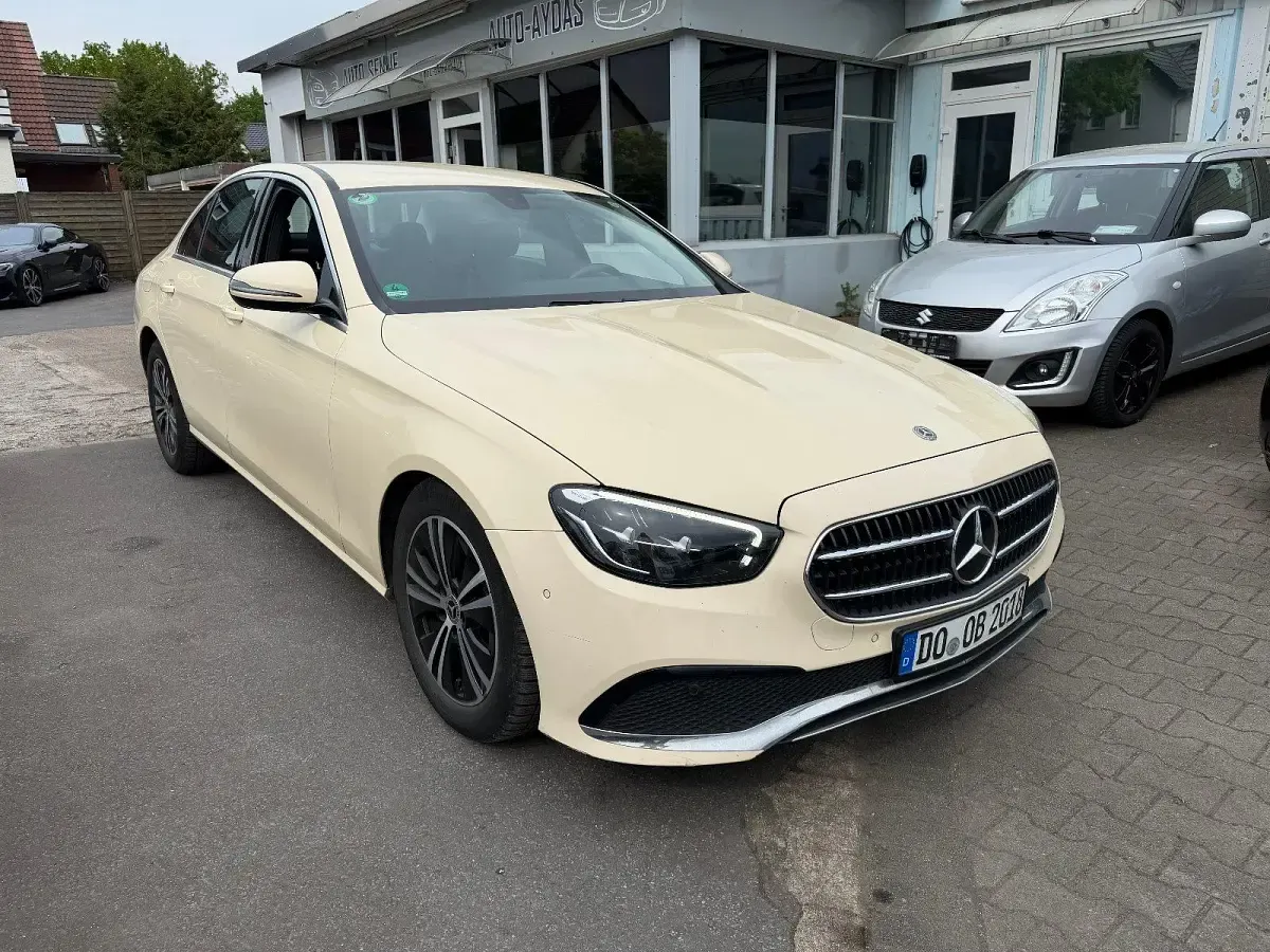 Gebraucht Mercedes E220 194 PS (142 kW) 2021 Beige Limousine