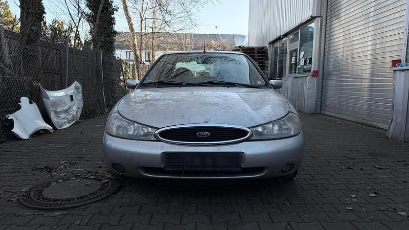 Gebraucht Ford Mondeo 130 PS (95 kW) 1999 Grau Limousine