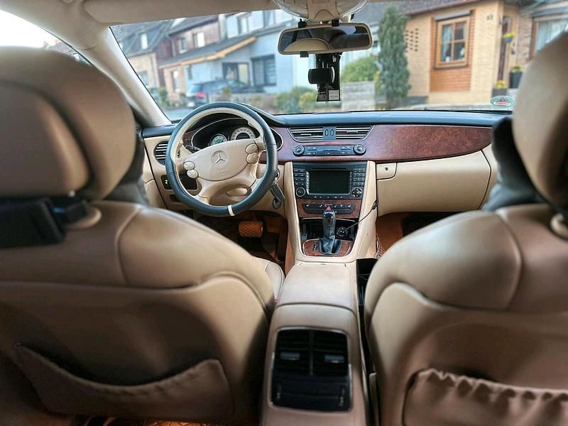 Gebraucht Mercedes E320 224 PS (164 kW) 2008 Schwarz Limousine