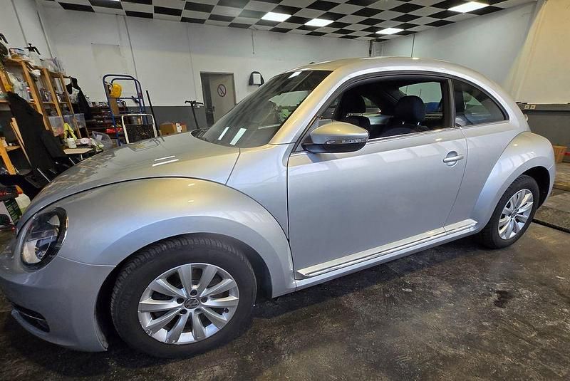 Gebraucht VW Beetle Design 160 PS (117 kW) 2014 Silber Kleinwagen