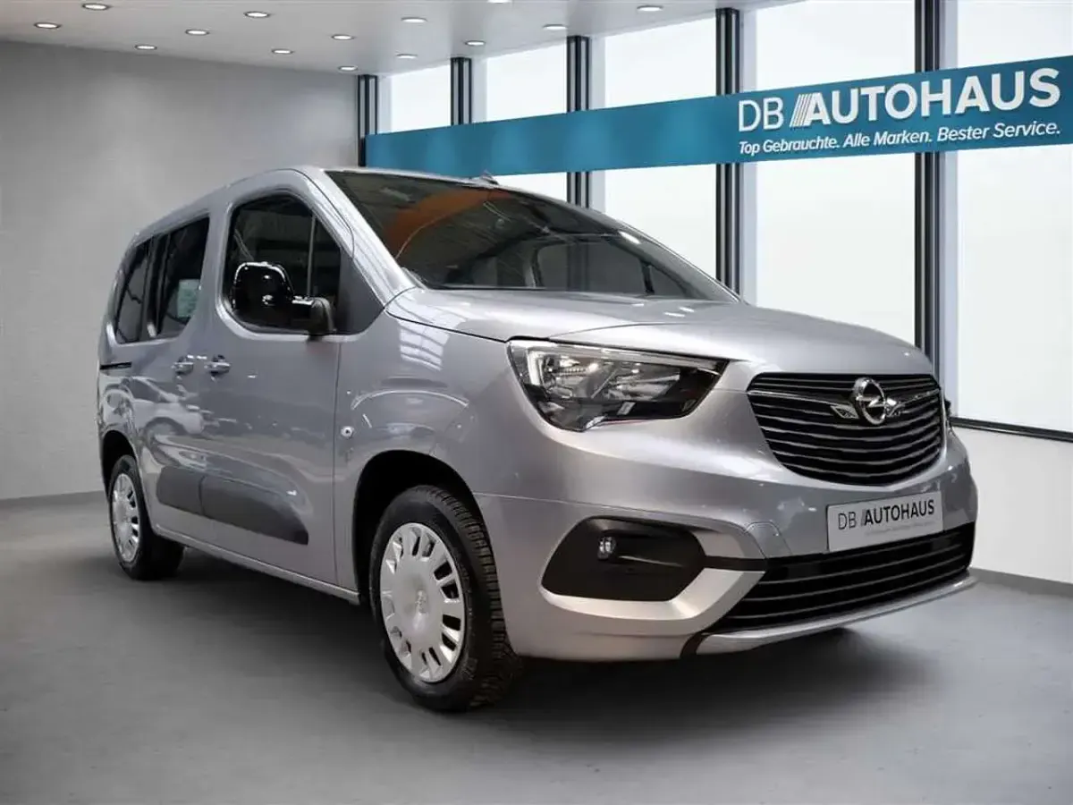 Używany Opel Combo Life Elegance 131 KM (96 kW) 2023 Srebrny Minivan