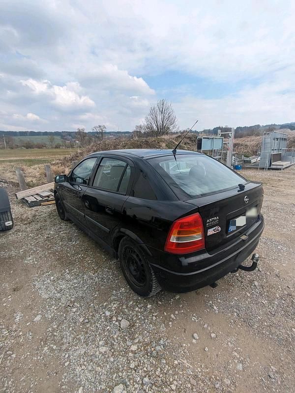 Gebraucht Opel Astra 101 PS (74 kW) 2002 Schwarz Limousine