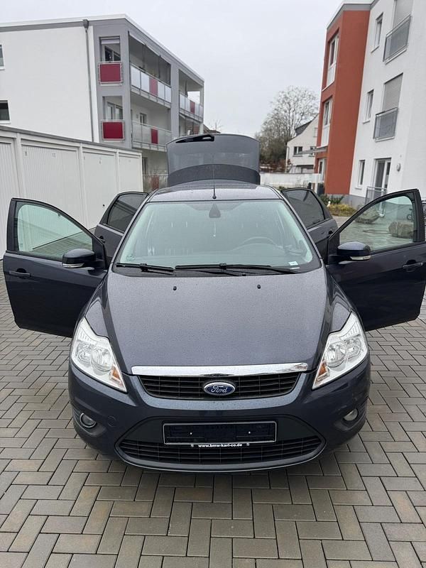 Gebraucht Ford Focus 101 PS (74 kW) 2010 Grau Limousine
