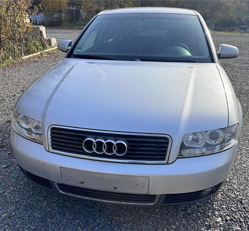 Silber Gebraucht 2001 Audi A4 Limousine | 899 € (Superpreis) - Bild 1/4