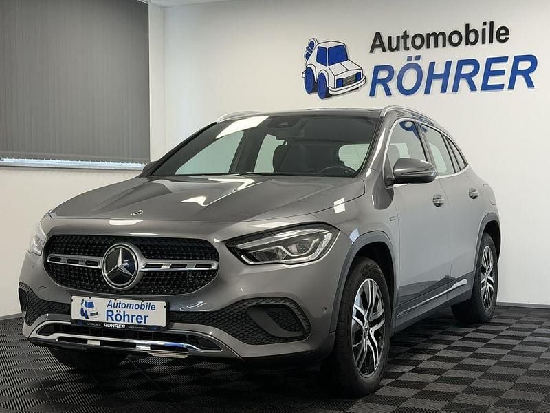 Grau Gebraucht 2021 Mercedes GLA250 Progressive SUV | 30.950 € (Superpreis) - Bild 1/4