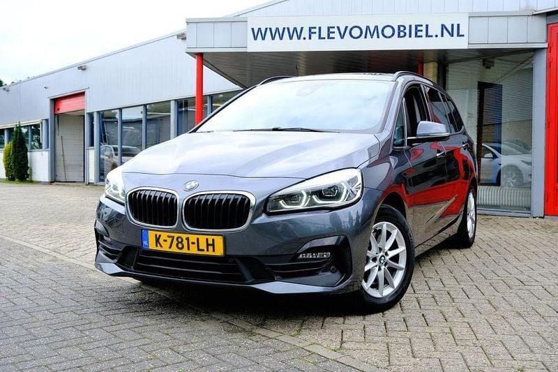 Grau Gebraucht 2021 BMW 218 Gran Tourer Executive Van / Kleinbus | 14.350 € (Guter Preis) - Bild 1/4