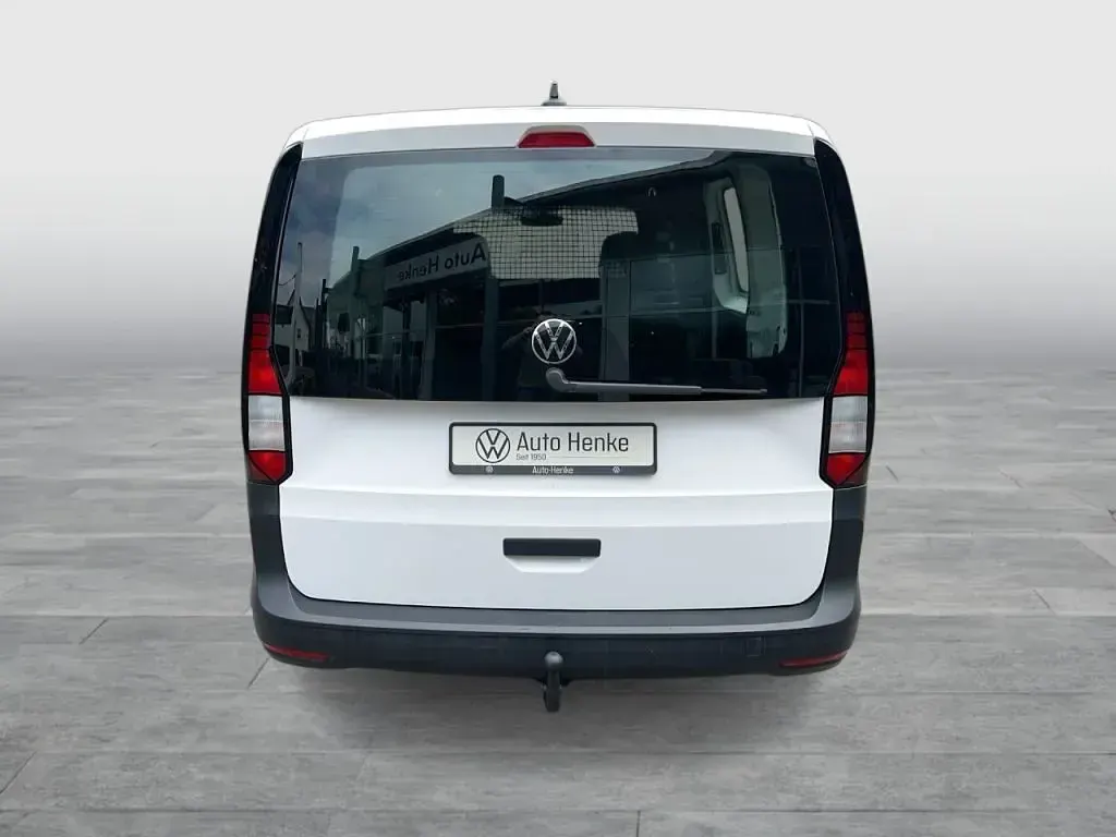 Używany VW Caddy 102 KM (75 kW) 2022 Biały Minivan