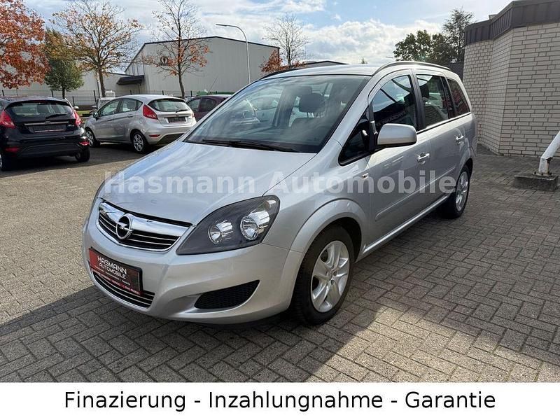Silber Gebraucht 2012 Opel Zafira Family Van / Kleinbus | 7.999 € (Teuer) - Bild 1/4