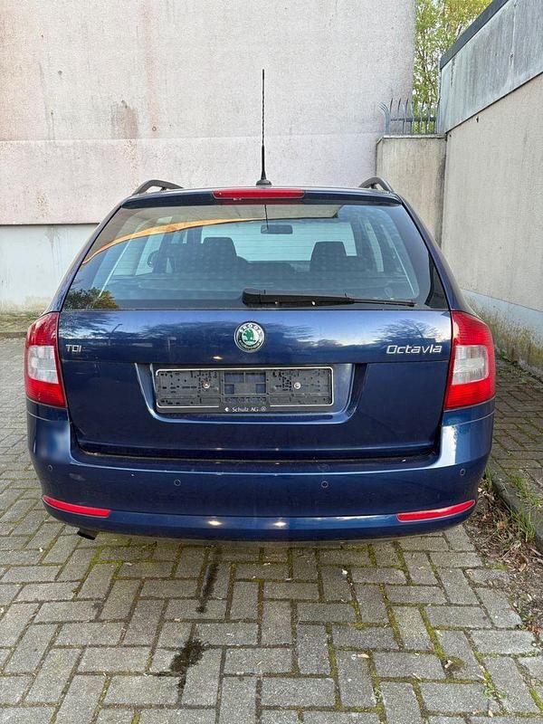 Second-hand Skoda Octavia Ambiente 105 CP (77 kW) 2010 Albastru Break