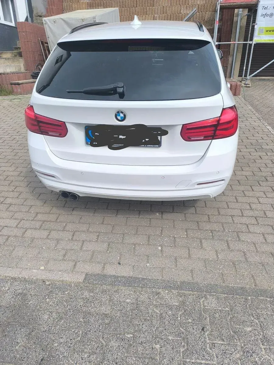 Używany BMW 320 184 KM (135 kW) 2018 Biały Kombi