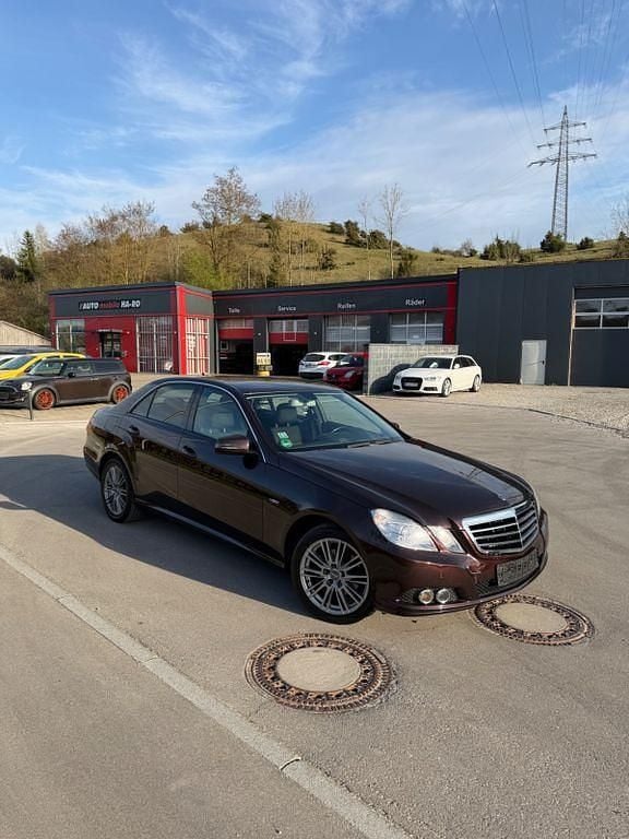 Gebraucht Mercedes 220 170 PS (125 kW) 2010 Braun Limousine