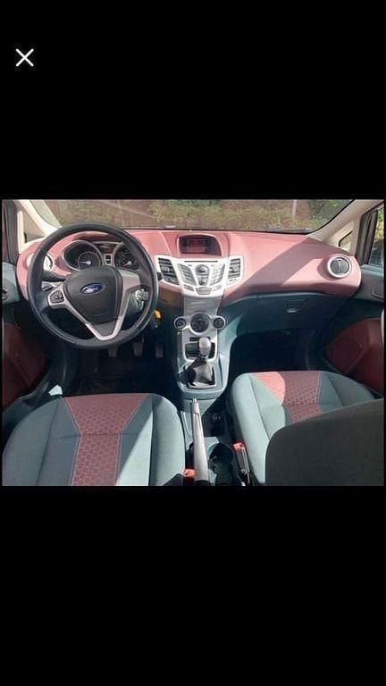 Gebraucht Ford Fiesta Titanium 95 PS (69 kW) 2011 Violet Kleinwagen