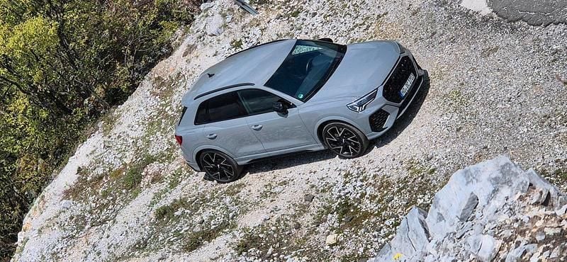 Grau Gebraucht 2020 Audi RS Q3 Ambiente SUV | 44.900 € (Fairer Preis) - Bild 1/4