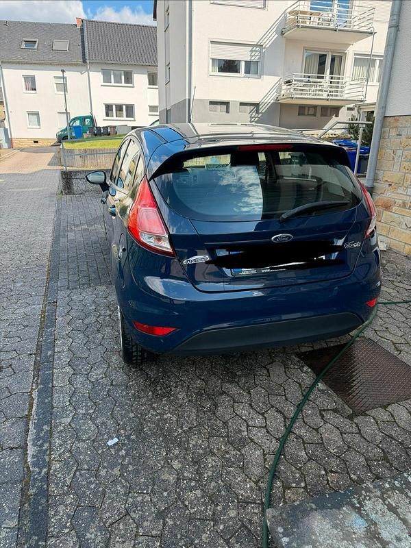 Gebraucht Ford Fiesta 60 PS (44 kW) 2013 Blau Kleinwagen