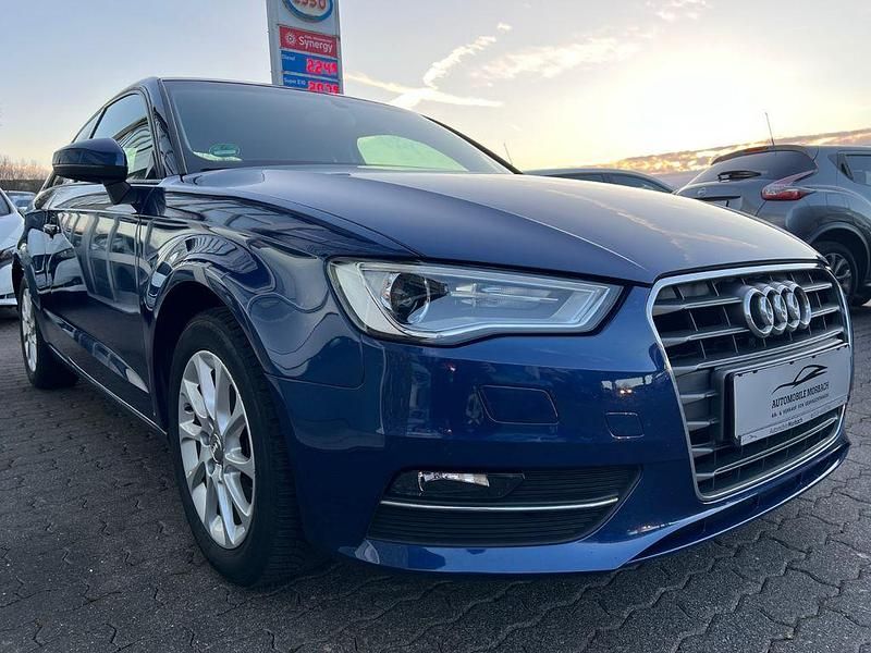 Gebraucht Audi A3 Attraction 122 PS (89 kW) 2013 Blau Limousine