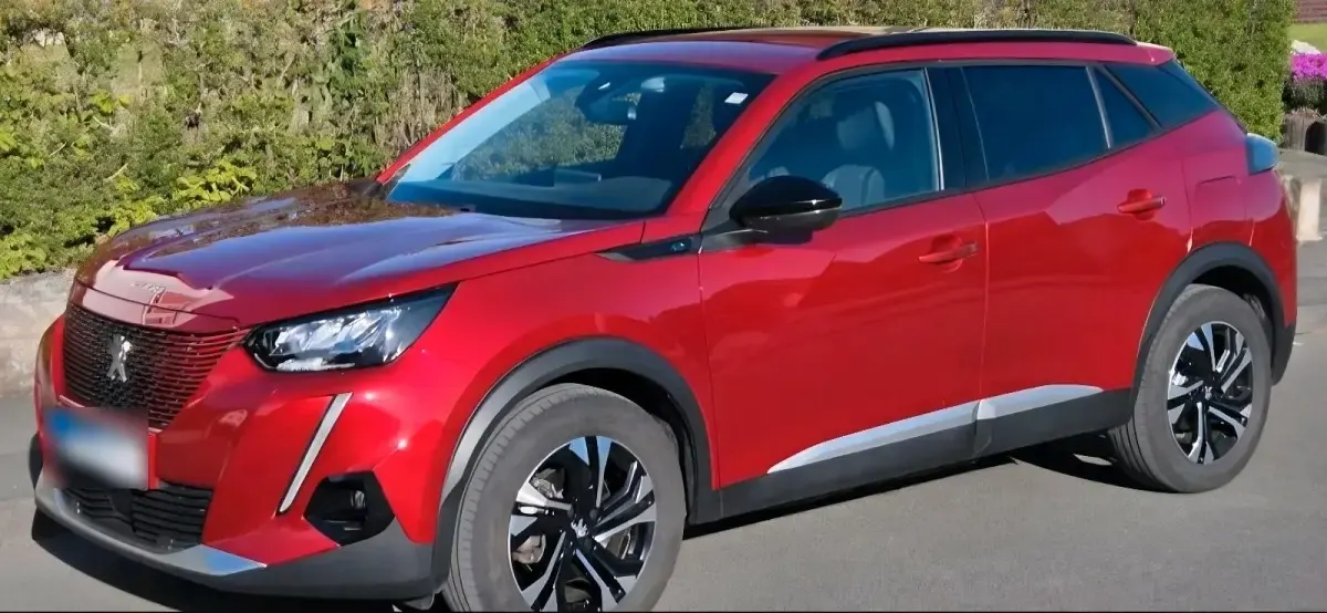 Gebraucht Peugeot 2008 Allure 100 kW (136 PS) 2022 Rot SUV
