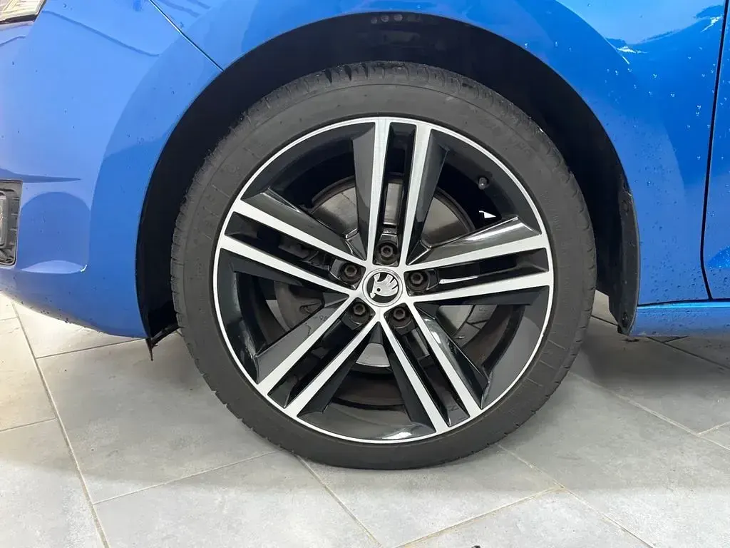 Gebraucht Skoda Rapid Style 105 PS (77 kW) 2015 Blau Kleinwagen