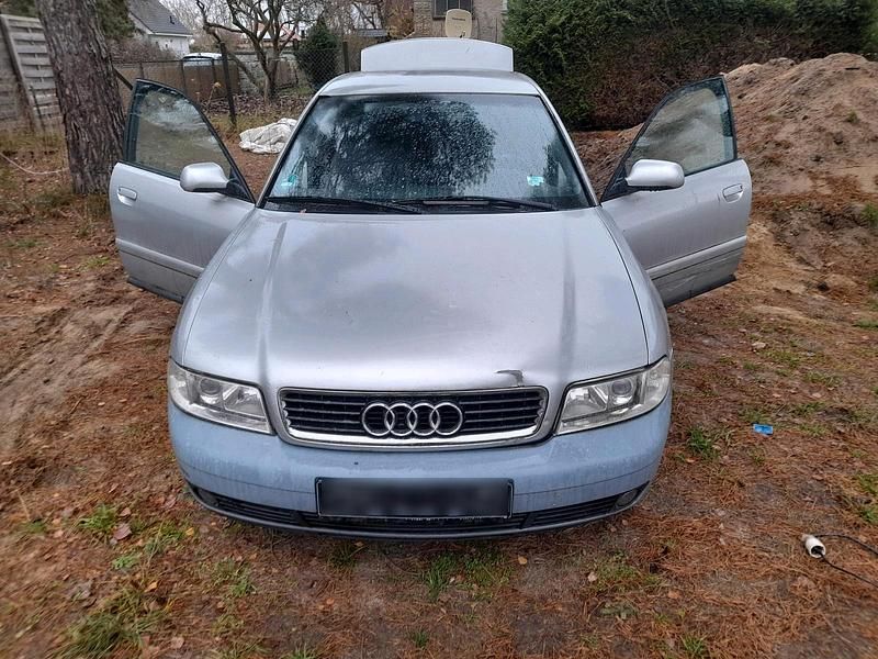 Gebraucht Audi A4 102 PS (75 kW) 2000 Silber Limousine