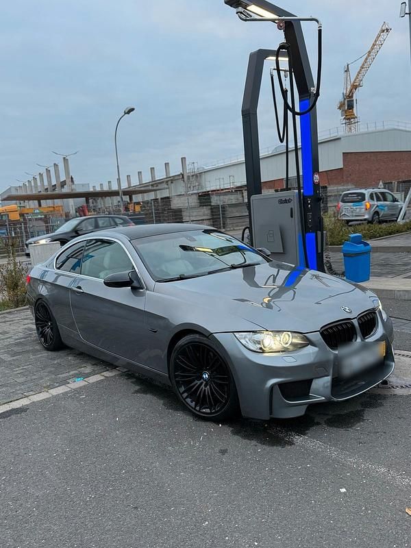 Grau Gebraucht 2006 BMW 330 Coupé | 6.500 € (Guter Preis) - Bild 1/4