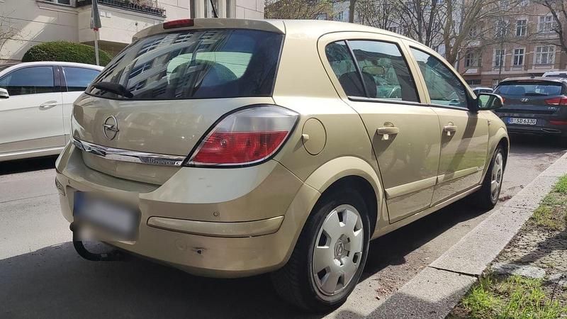 Gebraucht Opel Astra 105 PS (77 kW) 2004 Limousine