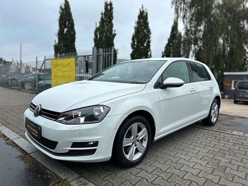 Weiß Gebraucht 2015 VW Golf VII Comfortline Limousine | 14.500 € (Fairer Preis) - Bild 1/4