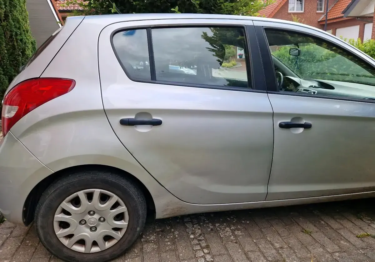 Gebraucht Hyundai i20 75 PS (55 kW) 2011 Grau Kleinwagen