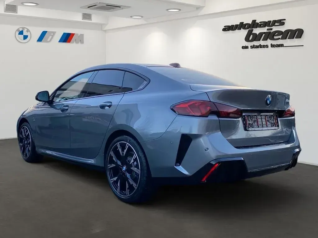 Gebraucht BMW 220 Performance 163 PS (119 kW) 2024 Skyscraper grau metallic Coupé