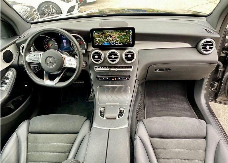 Gebraucht Mercedes GLC220 AMG line 194 PS (142 kW) 2020 Grau SUV