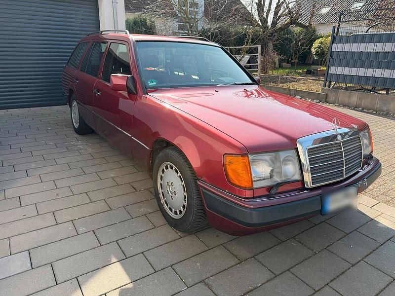 Gebraucht Mercedes E230 132 PS (97 kW) 1992 Rot Kombi