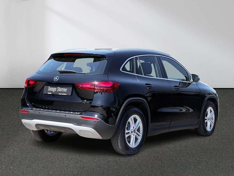 Gebraucht Mercedes GLA200 163 PS (119 kW) 2024 Schwarz SUV