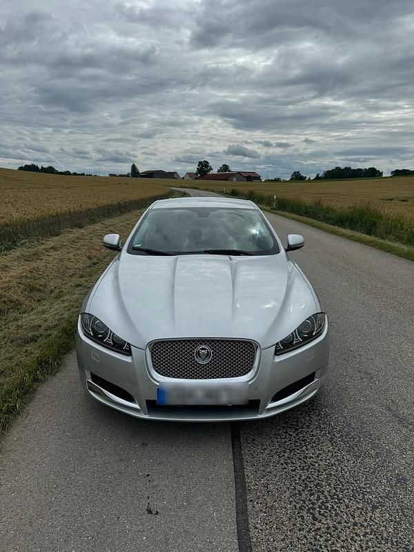 Grau Gebraucht 2011 Jaguar XF Limousine | 9.700 € (Etwas zu teuer) - Bild 1/4