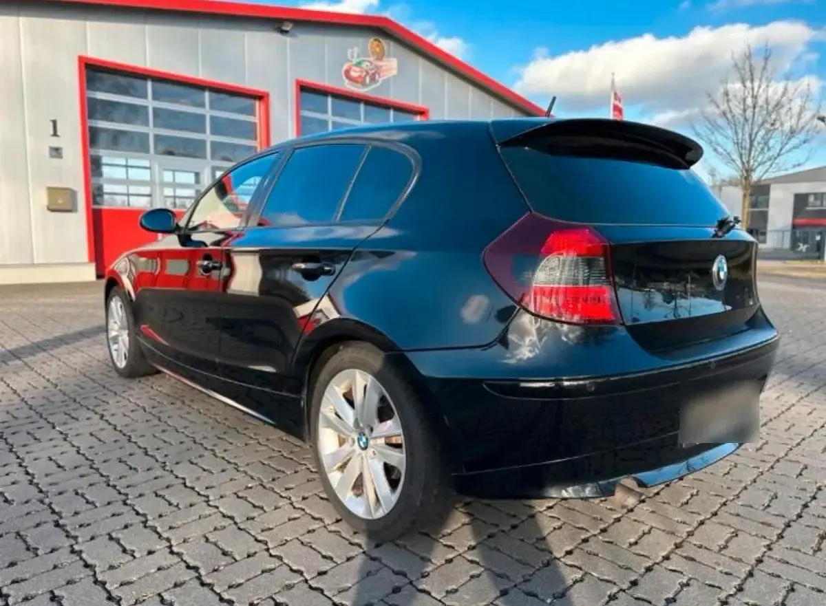 Gebraucht BMW 118 122 PS (89 kW) 2006 Schwarz Kleinwagen