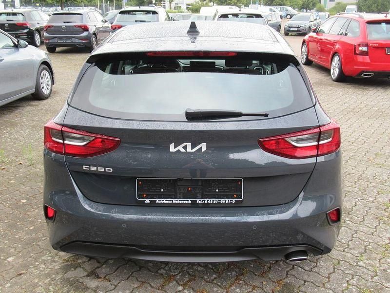 Neu Kia Ceed Vision 140 PS (102 kW) 2025 Grau Kleinwagen