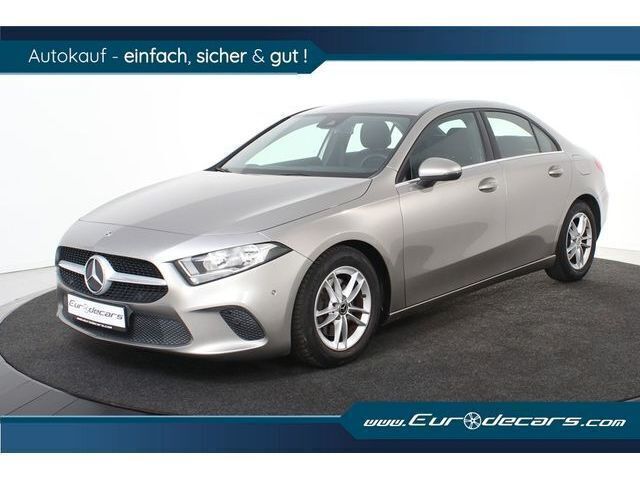 Grau Gebraucht 2019 Mercedes A200 Limousine | 19.600 € (Fairer Preis) - Bild 1/4