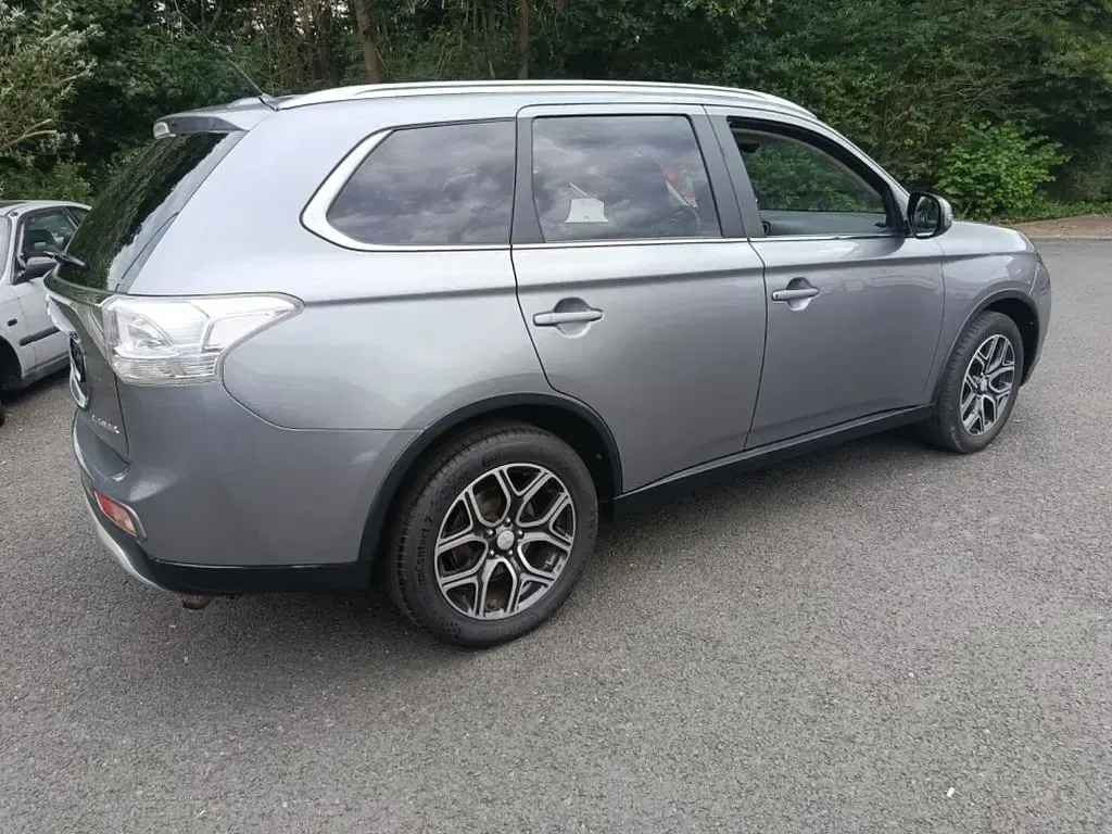 Gebraucht Mitsubishi Outlander Instyle 150 PS (110 kW) 2015 Grau SUV