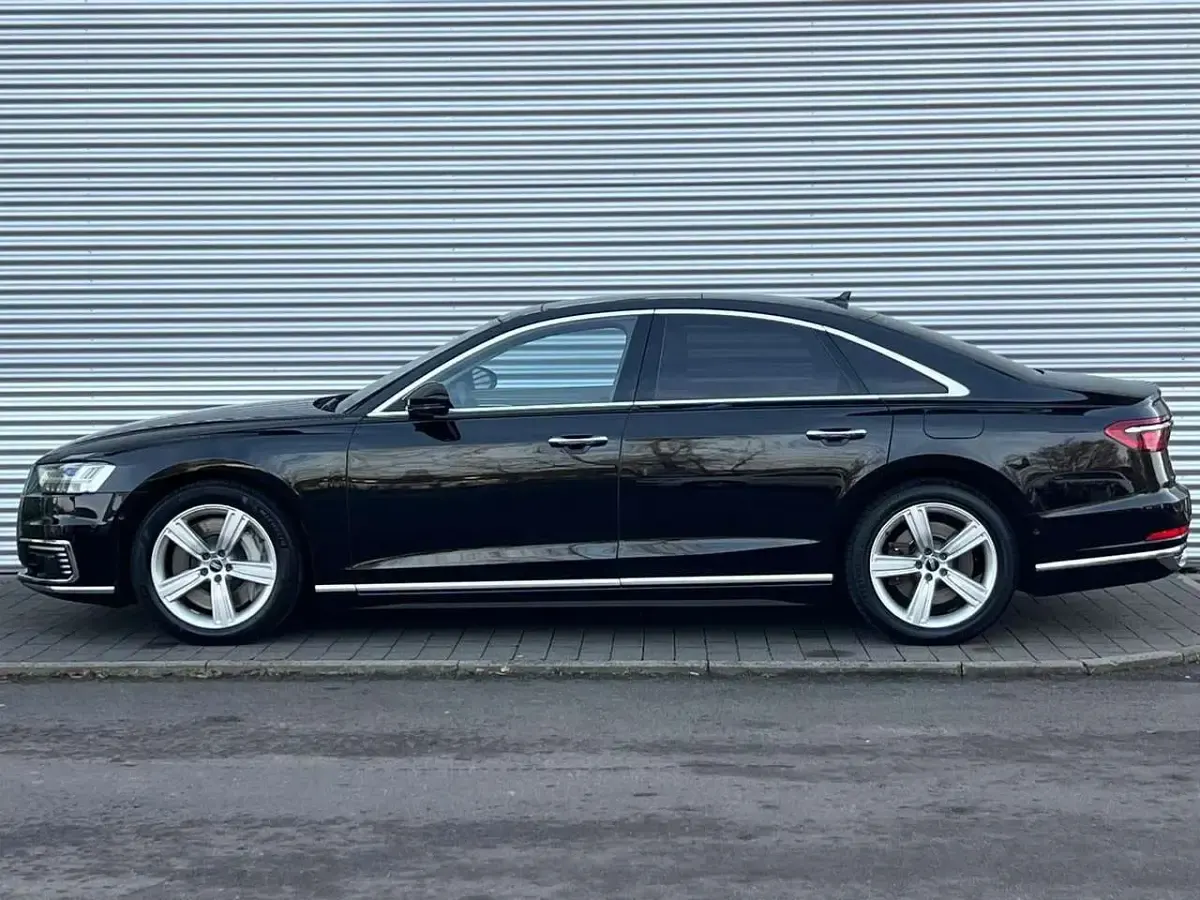 Gebraucht Audi A8 Ambiente 449 PS (330 kW) 2021 Mythosschwarz metallic Limousine