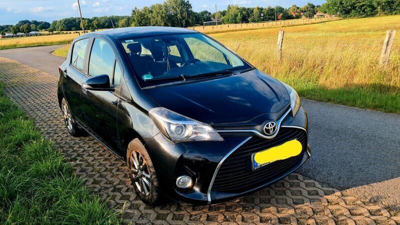 Schwarz Gebraucht 2016 Toyota Yaris Sport Kleinwagen | 9.000 € (Fairer Preis) - Bild 1/4