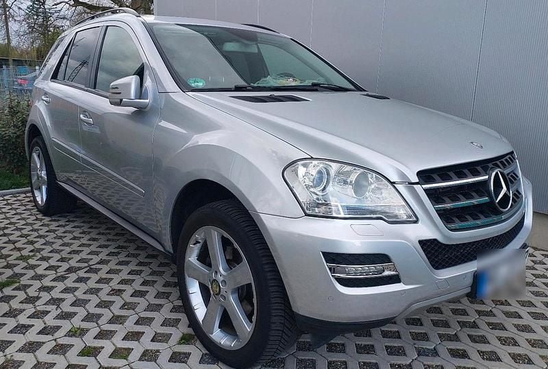 Gebraucht Mercedes ML350 231 PS (169 kW) 2010 Silber SUV