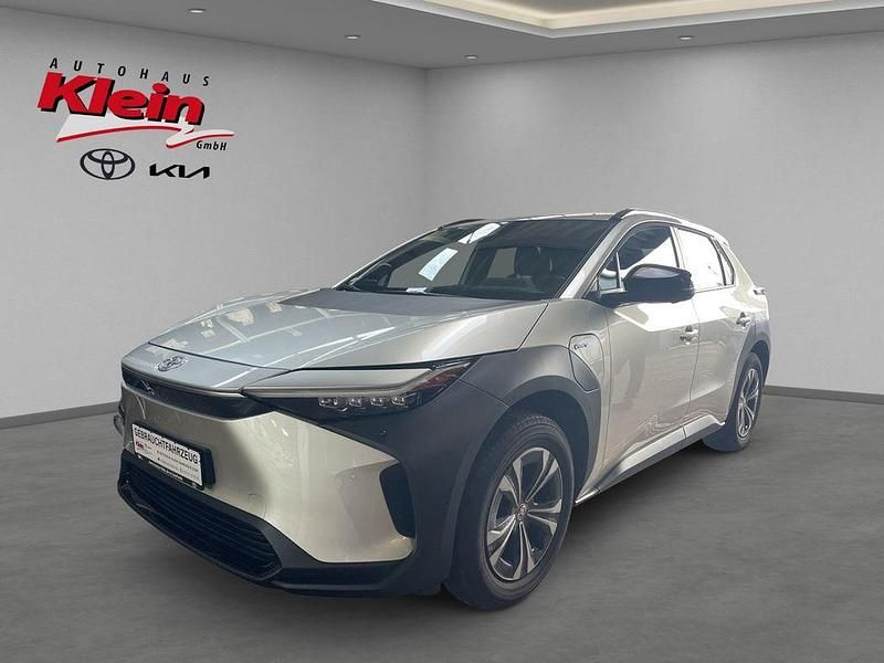 Gebraucht Toyota bZ4X 150 kW (205 PS) 2024 Cosmicsilber metallic SUV
